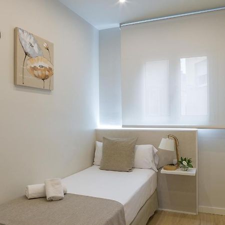 Apartamentos Turisticos Madanis L'Hospitalet de Llobregat Esterno foto