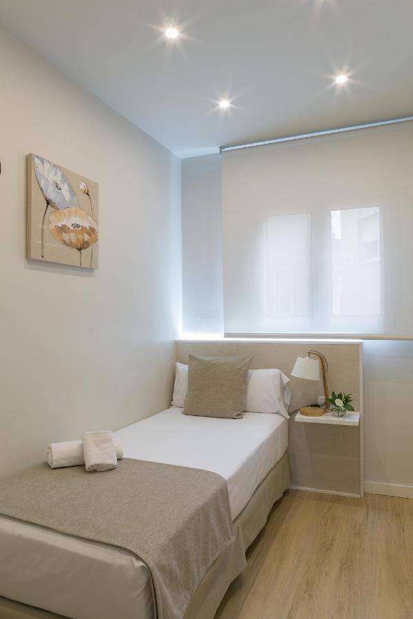 Apartamentos Turisticos Madanis L'Hospitalet de Llobregat Esterno foto